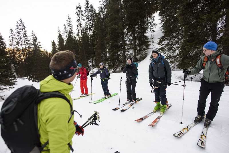 LVS-Check auf dem Skitourenkurs